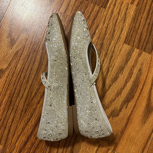 Steve Madden Silver embellished shiny flat Shoes size 6 NWOB - Picture 5 of 8